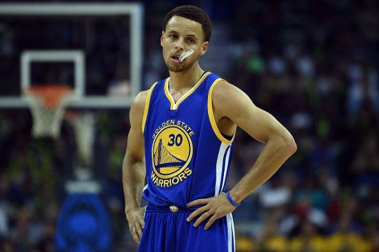  库里单场命中10记三分再创新高  