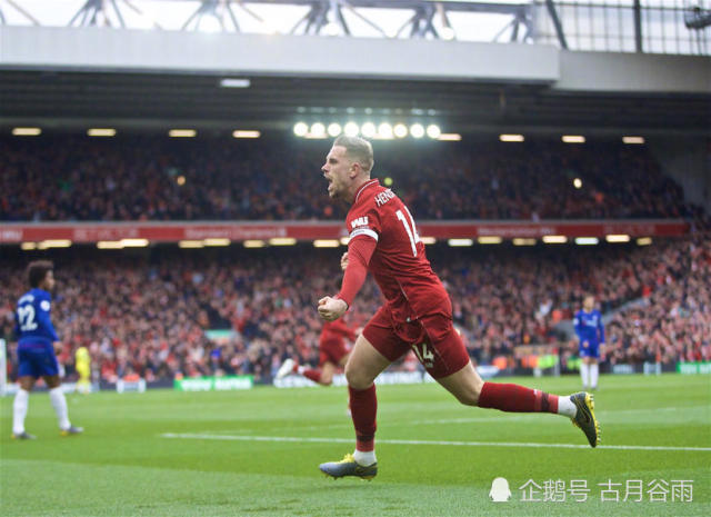  迪亚斯禁区内灵巧转身抽射利物浦年轻前锋展现射门技巧