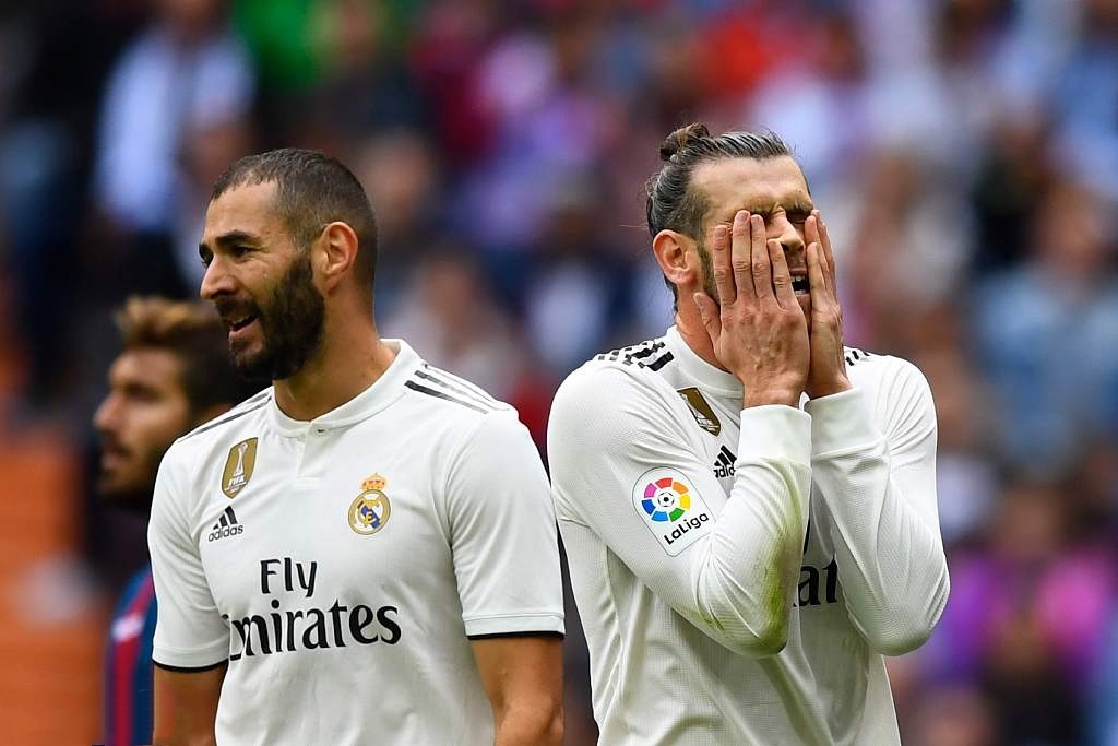  里昂中场失控接连失误导致主场不敌克莱蒙冷门