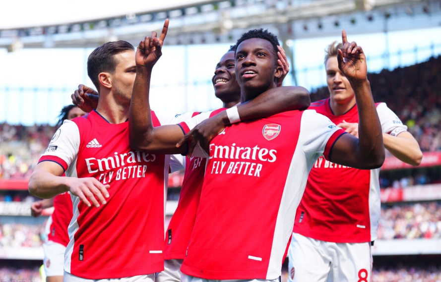 15, 奥格斯堡冬窗压哨签约巴西天才中场  